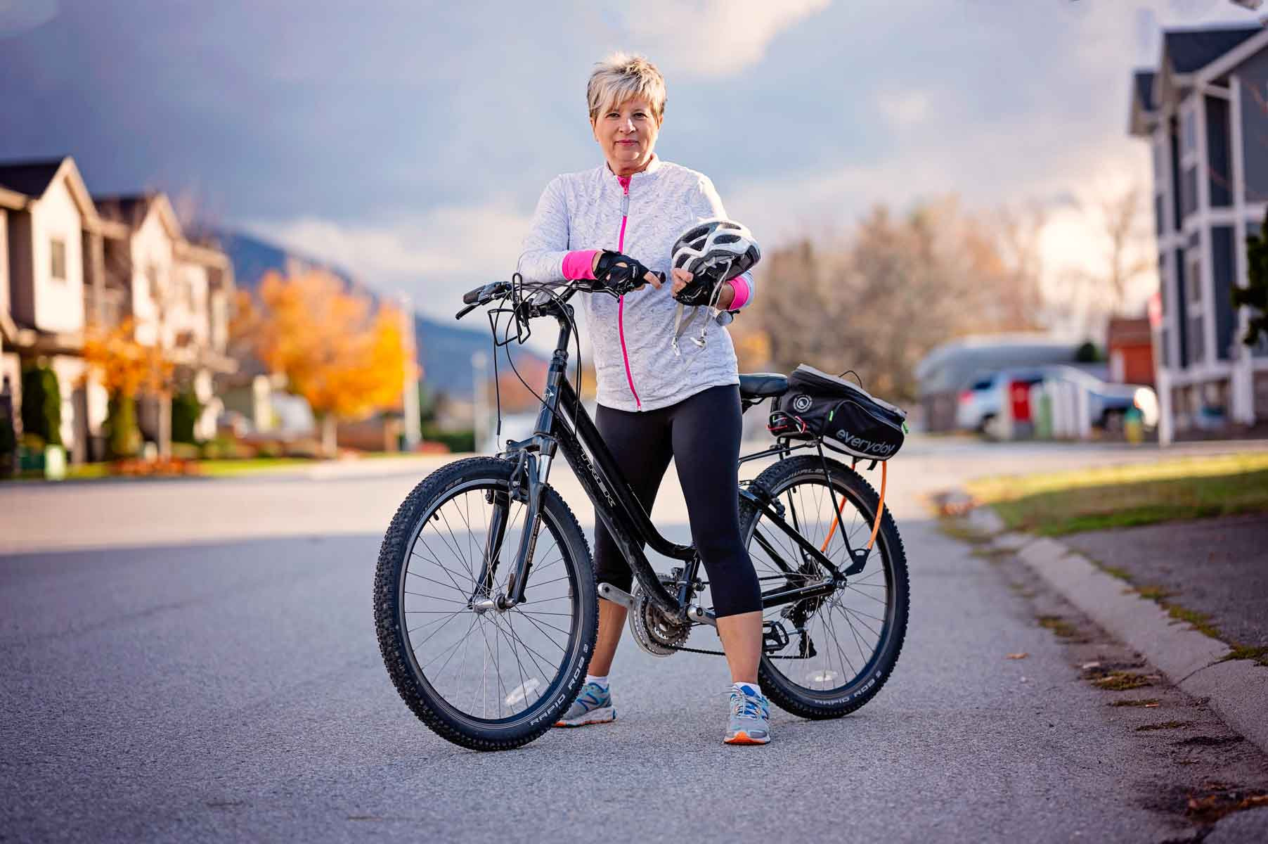 Ede Sartori Photgrapher on bycicle